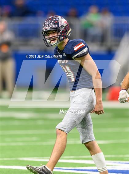Thumbnail 1 in Wimberley vs Cuero UIL 4A D2 Regional Playoff photogallery.