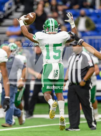 Thumbnail 2 in Wimberley vs Cuero UIL 4A D2 Regional Playoff photogallery.