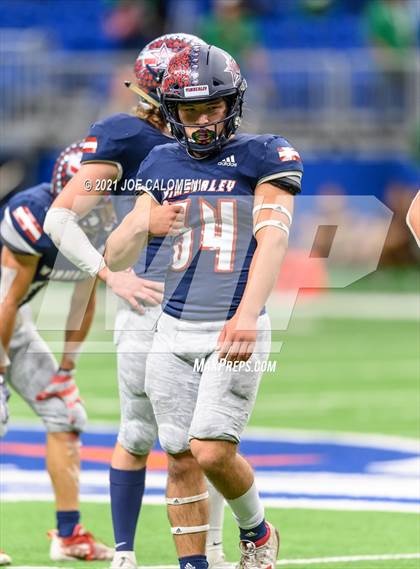 Thumbnail 1 in Wimberley vs Cuero UIL 4A D2 Regional Playoff photogallery.
