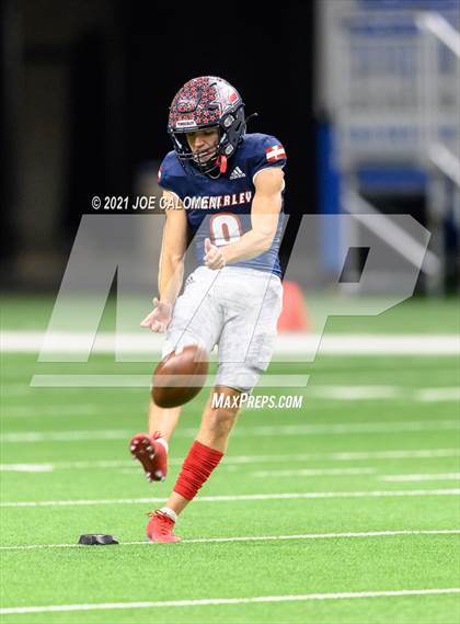 Thumbnail 2 in Wimberley vs Cuero UIL 4A D2 Regional Playoff photogallery.