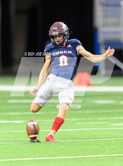 Thumbnail 1 in Wimberley vs Cuero UIL 4A D2 Regional Playoff photogallery.