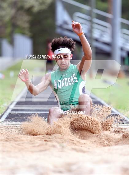 Thumbnail 2 in Independence Track Meet photogallery.