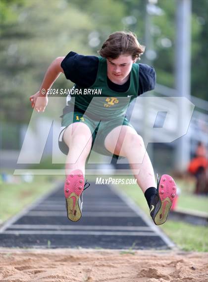 Thumbnail 2 in Independence Track Meet photogallery.