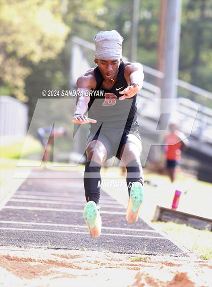Thumbnail 2 in Independence Track Meet photogallery.