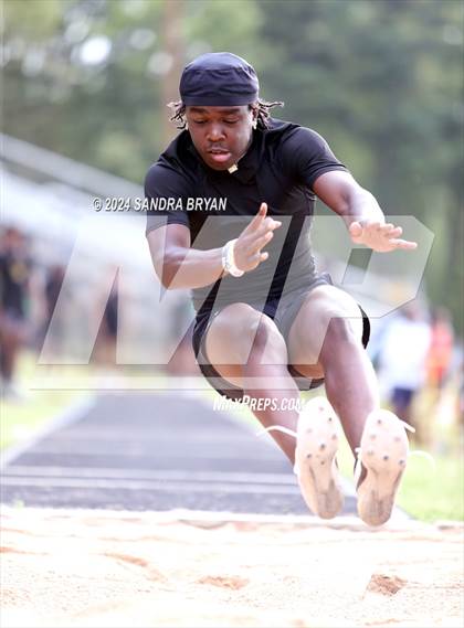 Thumbnail 1 in Independence Track Meet photogallery.
