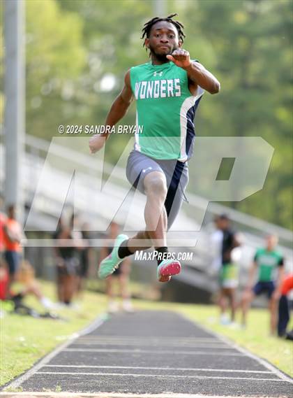 Thumbnail 2 in Independence Track Meet photogallery.