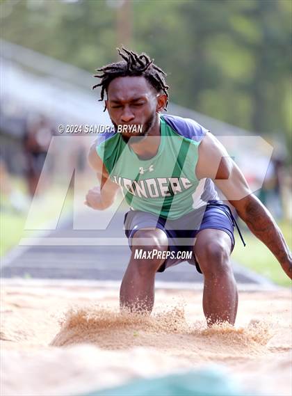 Thumbnail 1 in Independence Track Meet photogallery.