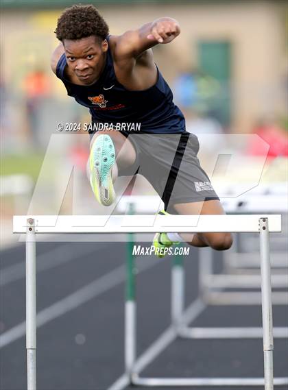 Thumbnail 2 in Independence Track Meet photogallery.