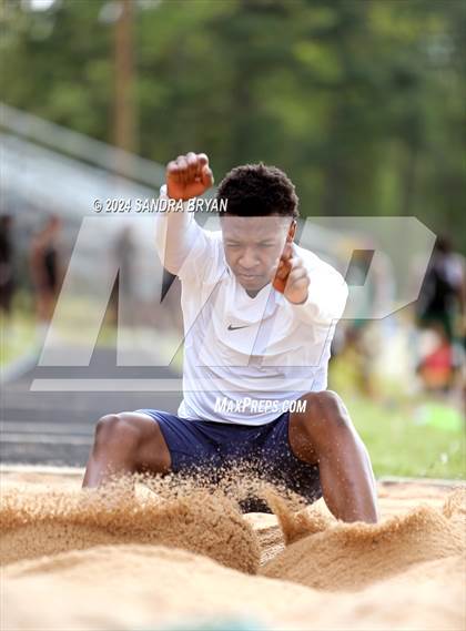 Thumbnail 2 in Independence Track Meet photogallery.