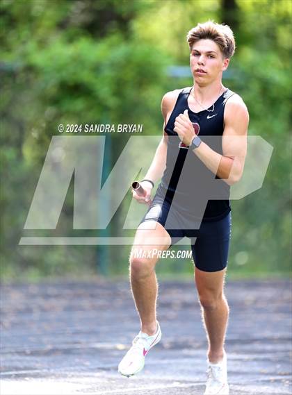 Thumbnail 1 in Independence Track Meet photogallery.