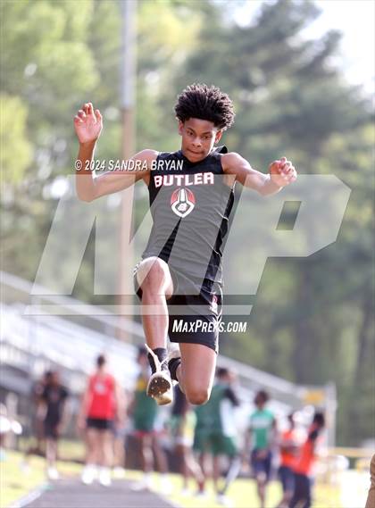 Thumbnail 2 in Independence Track Meet photogallery.