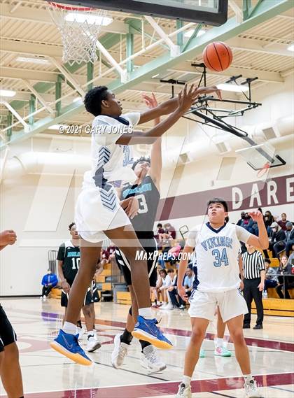 Thumbnail 3 in Sheldon vs Pleasant Valley (Whitney Winter Classic) photogallery.