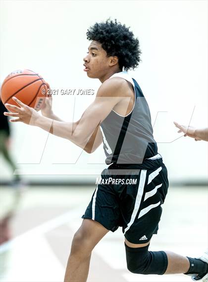 Thumbnail 3 in Sheldon vs Pleasant Valley (Whitney Winter Classic) photogallery.
