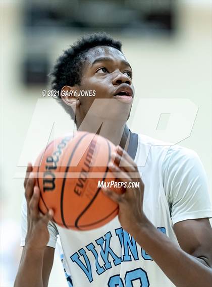 Thumbnail 1 in Sheldon vs Pleasant Valley (Whitney Winter Classic) photogallery.