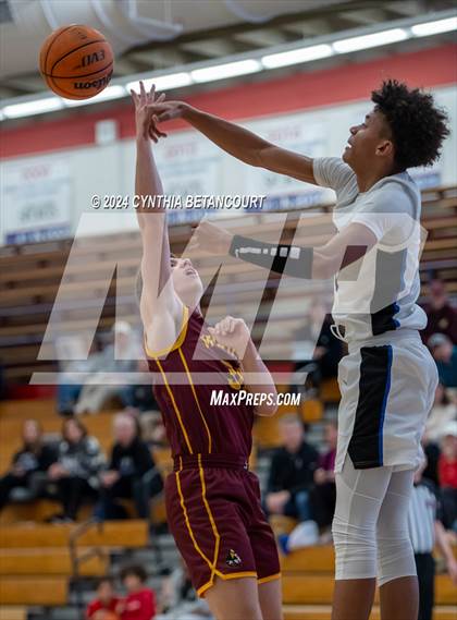 Thumbnail 3 in Windsor vs Grandview photogallery.