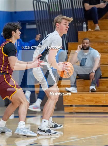 Thumbnail 3 in Windsor vs Grandview photogallery.