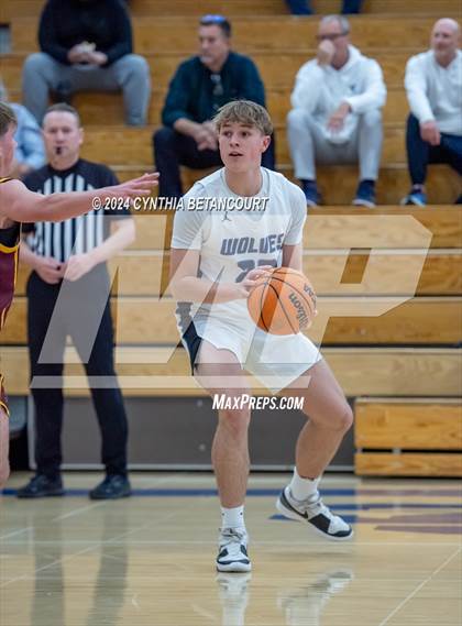 Thumbnail 2 in Windsor vs Grandview photogallery.