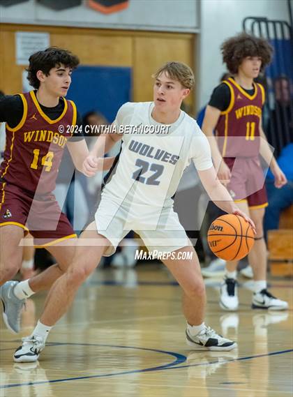 Thumbnail 3 in Windsor vs Grandview photogallery.