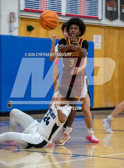 Thumbnail 2 in Windsor vs Grandview photogallery.