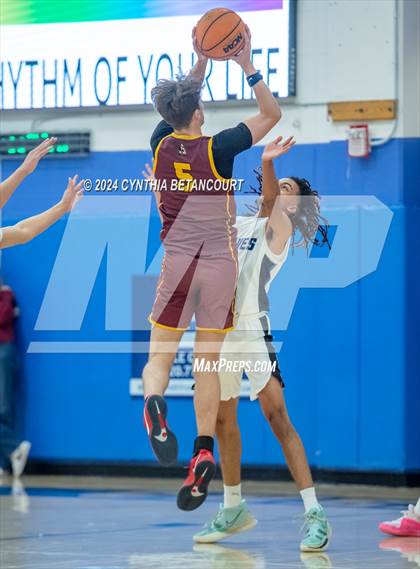Thumbnail 2 in Windsor vs Grandview photogallery.