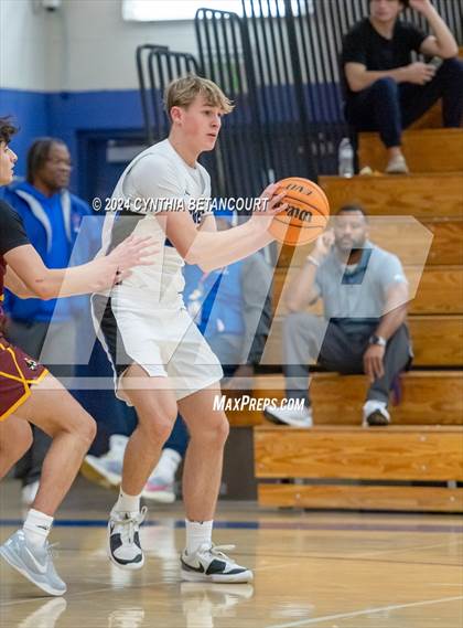 Thumbnail 2 in Windsor vs Grandview photogallery.