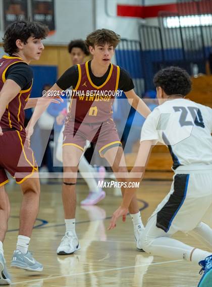 Thumbnail 3 in Windsor vs Grandview photogallery.