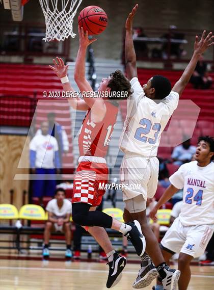 Thumbnail 1 in Manual vs Centauri (CHSAA 3A Great 8) photogallery.