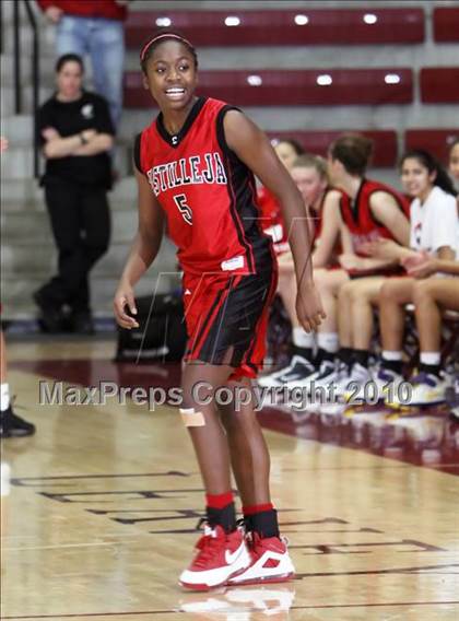 Thumbnail 2 in Castilleja vs. Pinewood (CIF CCS D5 Final) photogallery.