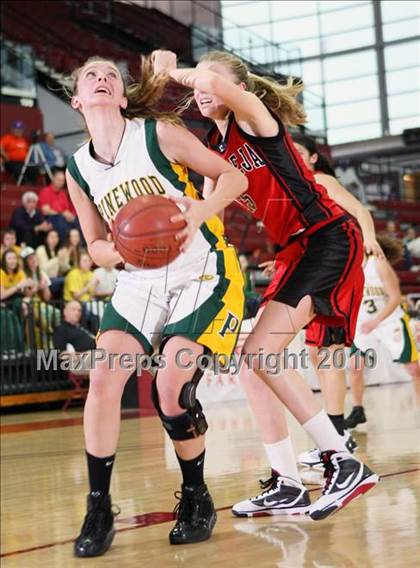 Thumbnail 1 in Castilleja vs. Pinewood (CIF CCS D5 Final) photogallery.
