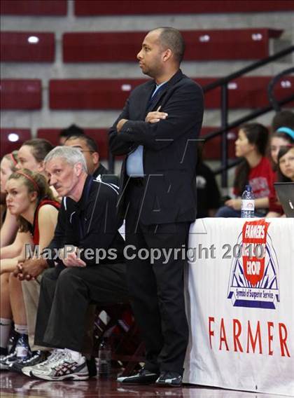Thumbnail 2 in Castilleja vs. Pinewood (CIF CCS D5 Final) photogallery.