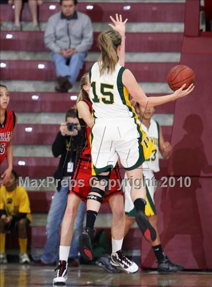 Thumbnail 3 in Castilleja vs. Pinewood (CIF CCS D5 Final) photogallery.
