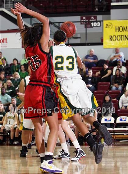 Thumbnail 2 in Castilleja vs. Pinewood (CIF CCS D5 Final) photogallery.