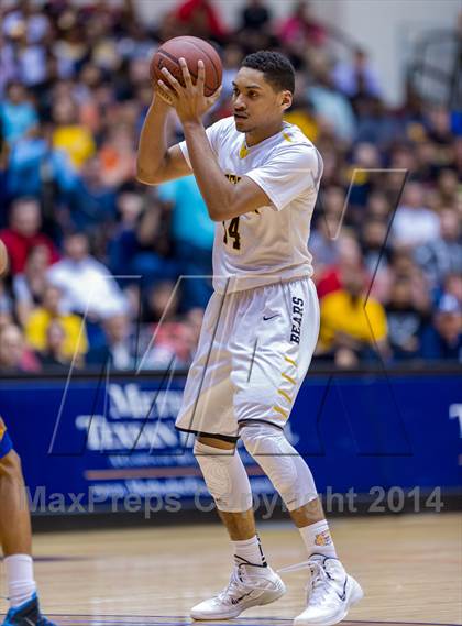 Thumbnail 2 in Brennan vs. Clemens (UIL 5A Regional Quarterfinals) photogallery.