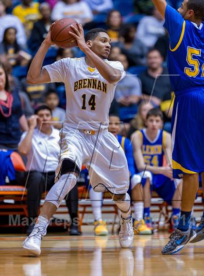 Thumbnail 3 in Brennan vs. Clemens (UIL 5A Regional Quarterfinals) photogallery.