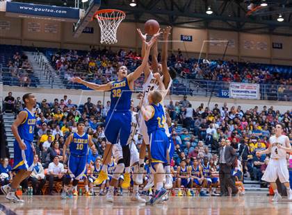 Thumbnail 2 in Brennan vs. Clemens (UIL 5A Regional Quarterfinals) photogallery.