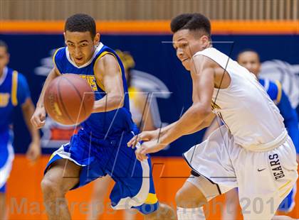Thumbnail 2 in Brennan vs. Clemens (UIL 5A Regional Quarterfinals) photogallery.