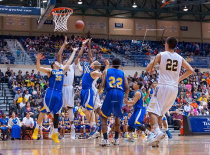 Thumbnail 1 in Brennan vs. Clemens (UIL 5A Regional Quarterfinals) photogallery.