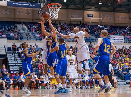 Thumbnail 1 in Brennan vs. Clemens (UIL 5A Regional Quarterfinals) photogallery.