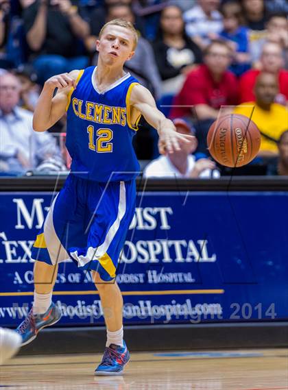 Thumbnail 1 in Brennan vs. Clemens (UIL 5A Regional Quarterfinals) photogallery.