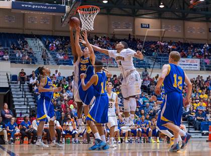 Thumbnail 3 in Brennan vs. Clemens (UIL 5A Regional Quarterfinals) photogallery.