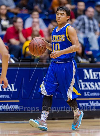 Thumbnail 3 in Brennan vs. Clemens (UIL 5A Regional Quarterfinals) photogallery.
