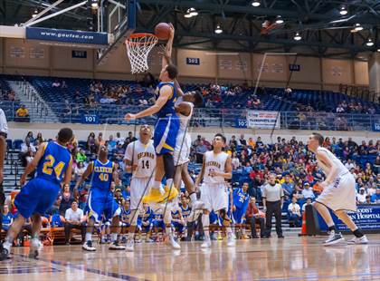 Thumbnail 3 in Brennan vs. Clemens (UIL 5A Regional Quarterfinals) photogallery.