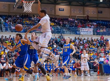 Thumbnail 2 in Brennan vs. Clemens (UIL 5A Regional Quarterfinals) photogallery.