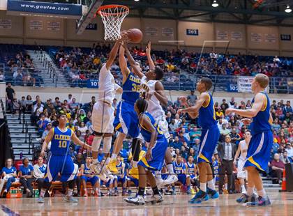 Thumbnail 2 in Brennan vs. Clemens (UIL 5A Regional Quarterfinals) photogallery.
