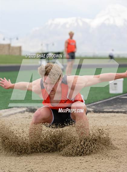 Thumbnail 2 in UHSAA 6A Region 4 Championships  photogallery.
