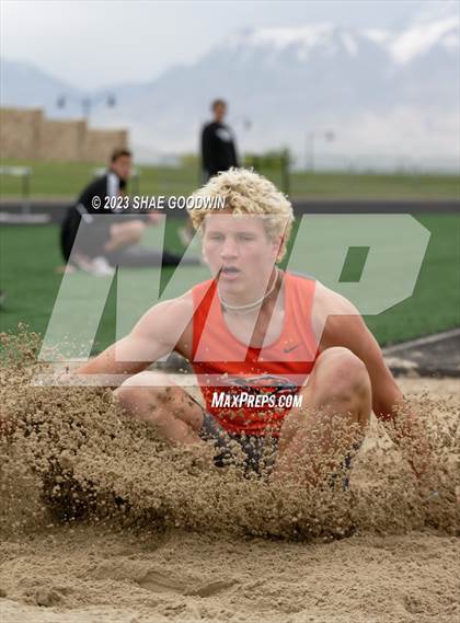 Thumbnail 2 in UHSAA 6A Region 4 Championships  photogallery.