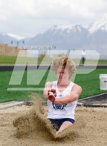 Thumbnail 2 in UHSAA 6A Region 4 Championships  photogallery.
