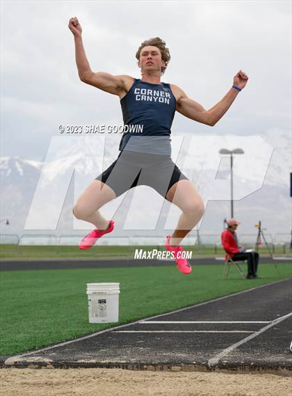 Thumbnail 3 in UHSAA 6A Region 4 Championships  photogallery.