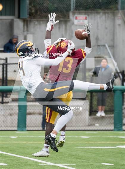 Thumbnail 3 in O'Dea vs. Bellevue (WIAA 3A Semifinal) photogallery.