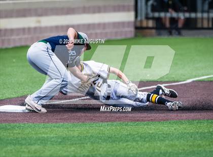 Thumbnail 2 in Forney vs Reedy (5A Regional Playoff) photogallery.